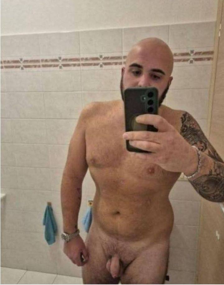 Sono un gay passivo in cerca di padrone che mi incula, scrivetemi anche su telegram @officialbox90