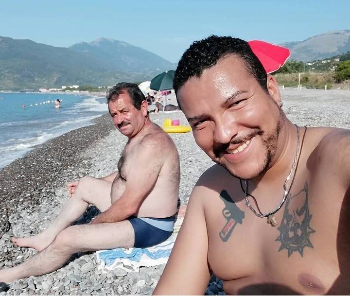 Ciao sono Bruno Lovisi, io e il compagno mio cerchiamo bel maschione scriveteci su insta lovisib o tg sosagang999