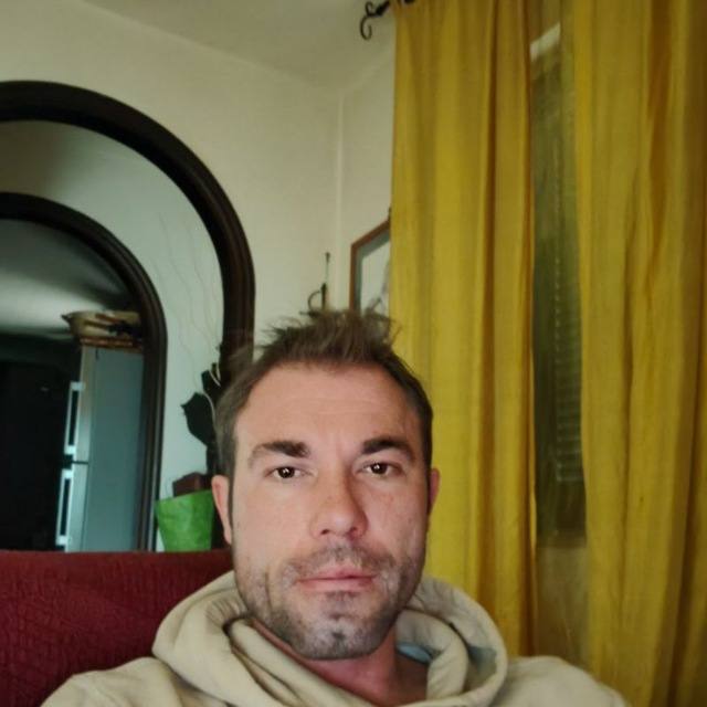 Sono Martino mi piace prenderlo nel culino, scrivimi subito amore