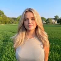 seria ragazza decisa romantica