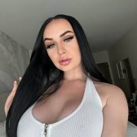 Una ragazza molto carina con un sedere da sogno, un seno sodo e un'energia sconfinata! Amo il sesso e sono aperta a tante cose. Prendimi e lasciati an