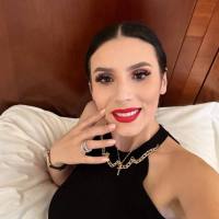  Sono a vostra disposizione per soddisfare ogni vostro desiderio; il desiderio mi consuma