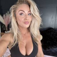 Sono una donna molto onesta e sincera con tutti i miei clienti, una donna affidabile al 100%.