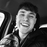 Ragazzo gay passivo cerca bel maschione