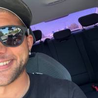 Sono lo schiavo di wiame El bouamri, mi piace essere scopato da uomini mentre lei guarda