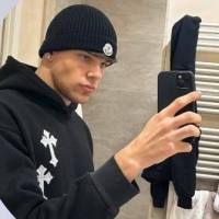 Giovane ragazzo gay , cerca manzi toscani che lo montano