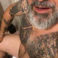 Mi piace essere scopato mentre mi sbatti sul wc