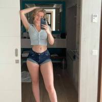 Sono disponibile privatamente per questioni serie e per momenti di pura follia. Sono qui se vuoi rilassarti e divertirti un po'. Sono una donna molto 