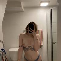 Sono disponibile per servizi sessuali e massaggi 