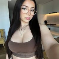 Escort professionale e indipendente disponibile per incontri sessuali a pagamento 