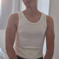 Sono un ragazzo di 22 anni in cerca di nonna che sappia come far divertire un ragazzo a prime armi.. no a pagamento solo perchi si vuole divertire..